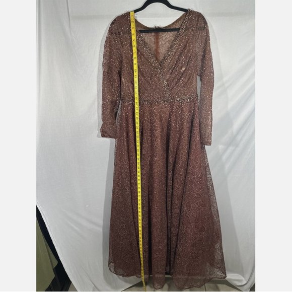 NWT $798 Mac Duggal [‎ 8 ] Embellished Long Sleeve V Neck Gown in Chocolate - Picture 11 of 16